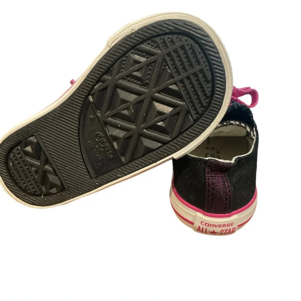 Converse black/pink toddler girls sz 5 shoes